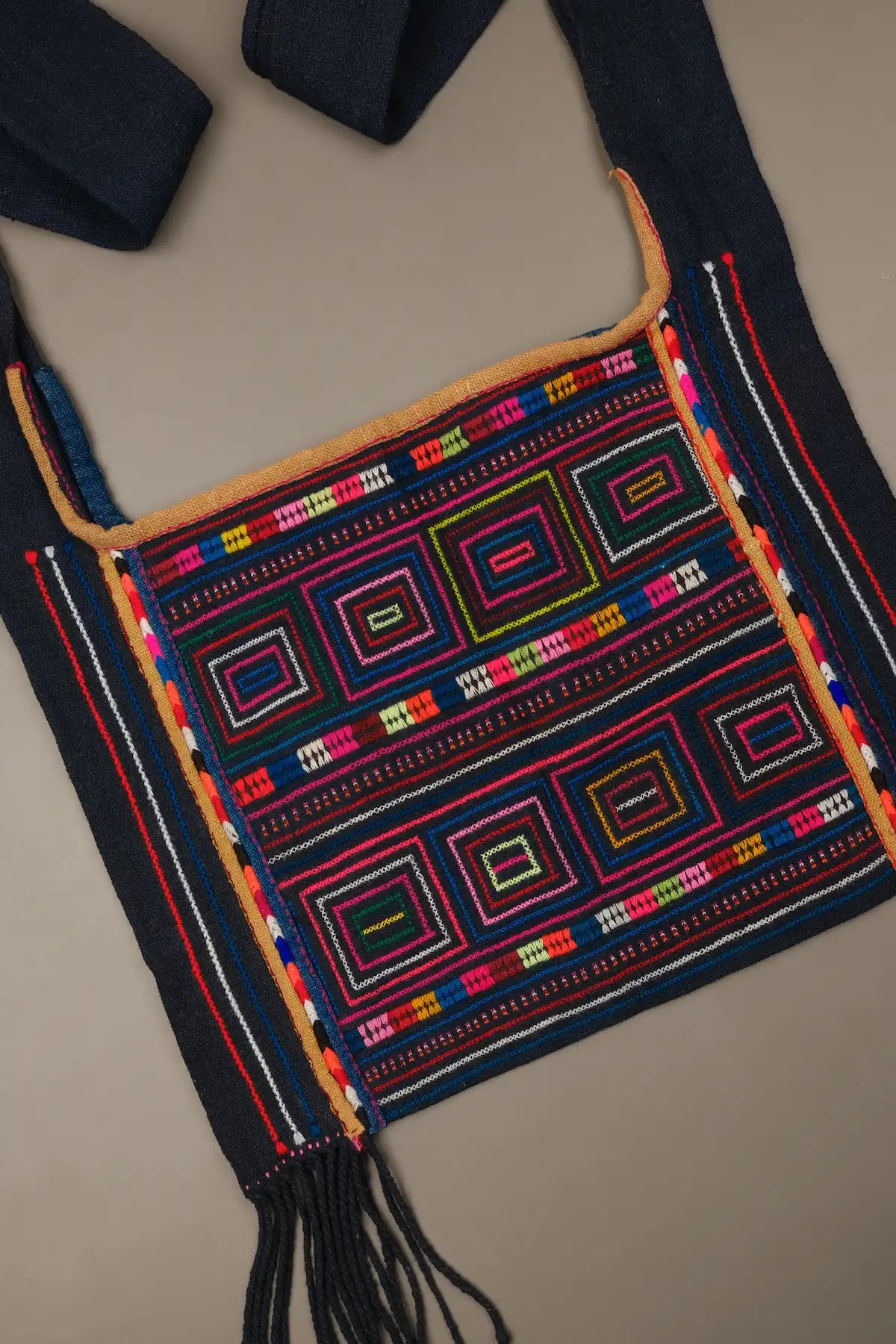 「VINTAGE」Hani Totem Bag - Hand Embroidery &amp; Weaving