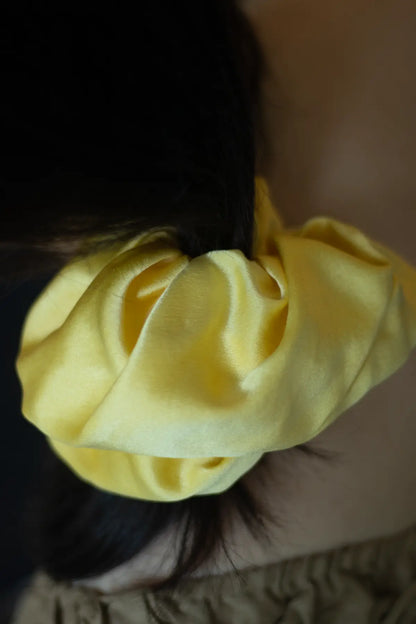 OneColours-pale-butterflybush-silk-charmeuse-scrunchie-2